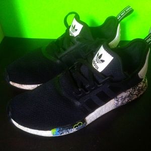 Adidas nmd r1 black graffiti